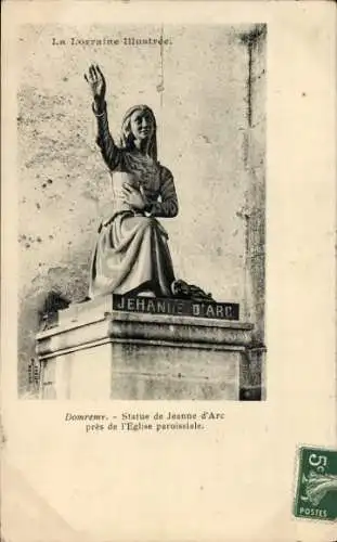 Ak Domrémy la Pucelle Lothringen Vosges, Statue de Jeanne d'Arc pres de l'Eglise paroissiale