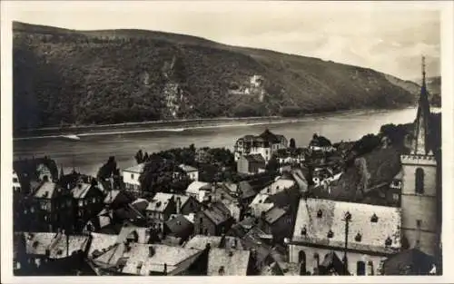 Ak Assmannshausen Rüdesheim am Rhein, Blick auf den Ort mit Burg Rheinstein im Hintergrund