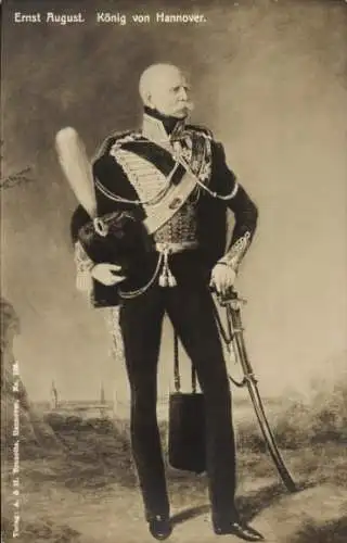 Ak Ernst August, König von Hannover, Standportrait in Paradeuniform