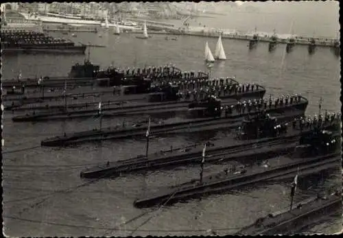 Foto Ak Italienische U Boote im Hafen