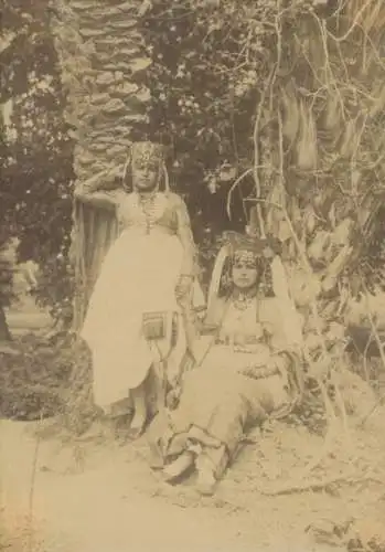 Foto Zwei Araberinnen unter Palmen, Maghreb