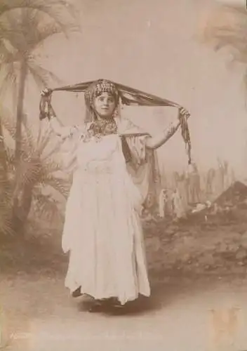 Foto Standportrait einer Araberin, Maghreb