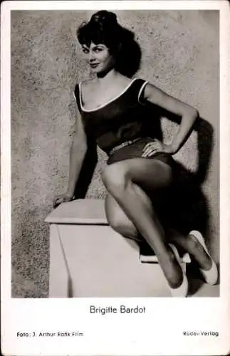 Ak Schauspielerin Brigitte Bardot, Portrait