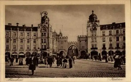 Ak München, Karlstor, Passanten