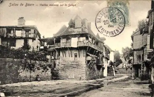 Ak Salies de Béarn Pyrénées Atlantiques, Vieilles maisons sur le Saleys