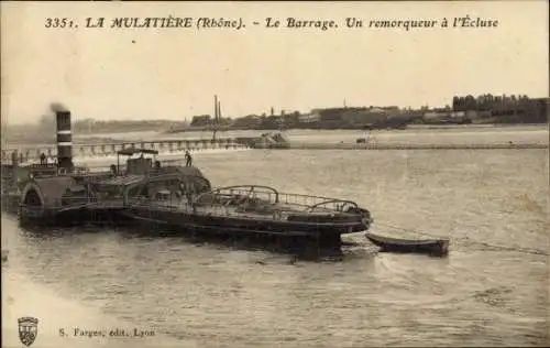 Ak La Mulatière Rhône, Wehr, Schleppschiff in der Schleuse