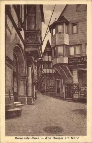 Ak Bernkastel Kues an der Mosel, Alte Häuser am Markt