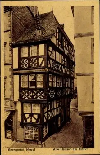 Ak Bernkastel Kues an der Mosel, Alte Häuser am Markt