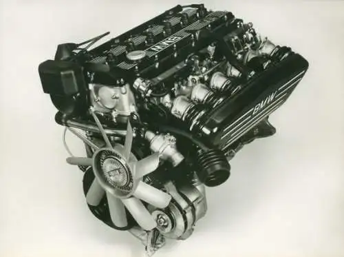 Foto Auto, BMW-Vierventil-Motor