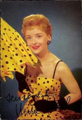 Ak Schauspielerin Herta Staal, Portrait, Gelbes gepunktetes Kleid, Regenschirm, Autogramm