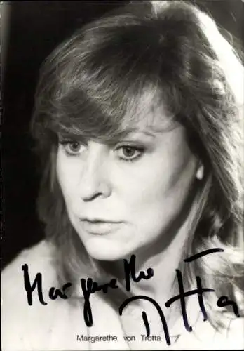 Ak Schauspielerin Margarethe von Trotta, Portrait, Autogramm