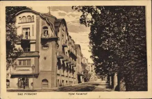 Ak Bad Pyrmont in Niedersachsen, Straßenpartie am Hotel Kaiserhof