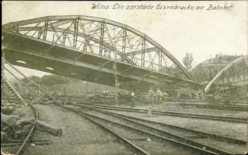 Ak Vilnius Wilna Litauen, Zerstörte Eisenbrücke, Bahnhof