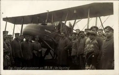 Ak Noyelles sur Mer Somme, Abgeschossenes britisches Flugzeug nach Immelmanns Absturz, I WK