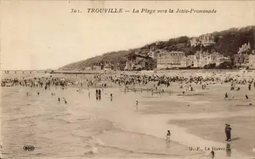 Ak Trouville Calvados, La Plage vers la Jetee-Promenade