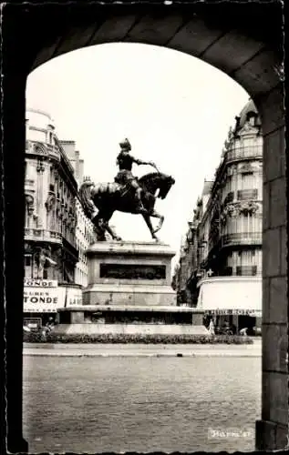 Ak Orléans Loiret, Statue Jeanne d'Arc
