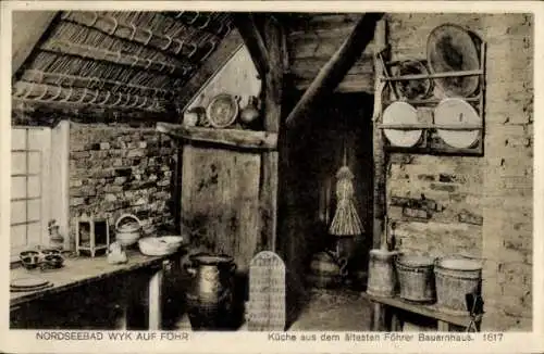 Ak Wyk auf Föhr in Nordfriesland, Küche aus dem ältesten Föhrer Bauernhaus