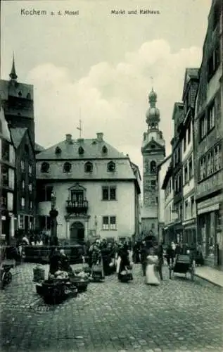 Ak Cochem im Landkreis Cochem Zell Rheinland Pfalz, Blick auf den Markt, Rathaus, Passanten