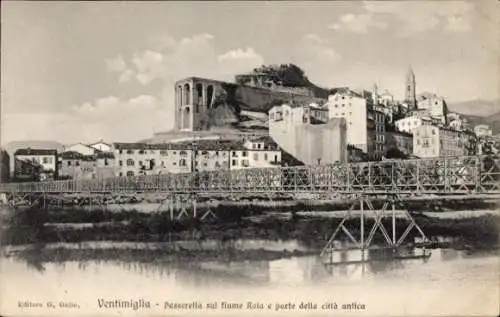 Ak Ventimiglia Liguria, Passerella sul fiume Roia e parte della citta antica