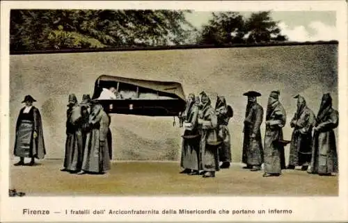 Ak Firenze Florenz Toscana, Die Brüder der Erzbruderschaft der Barmherzigkeit tragen einen Kranken