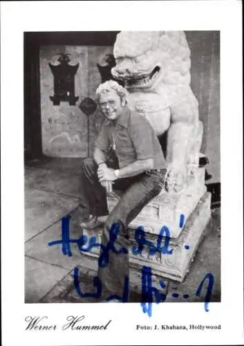 Ak Schauspieler Werner Hummel, Löwenfigur, Portrait, Autogramm
