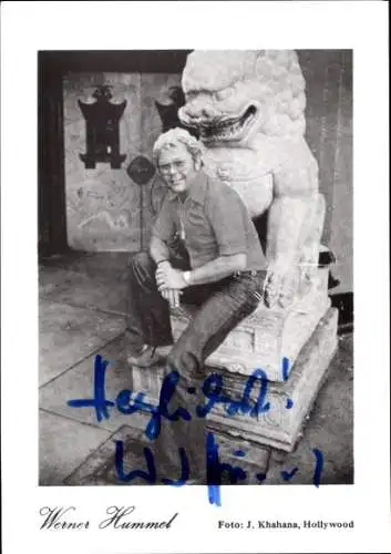 Ak Schauspieler Werner Hummel, Löwenfigur, Portrait, Autogramm