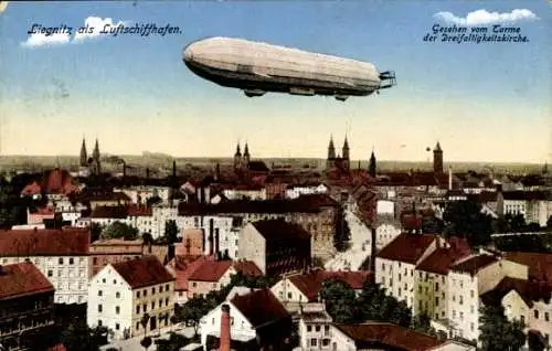 Ak Legnica Liegnitz Schlesien, Luftschiff überquert die Stadt