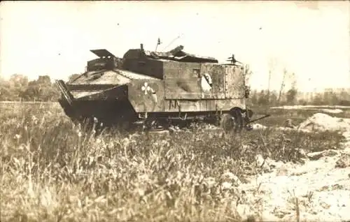 Foto Ak Zerstörter feindlicher Panzer, I WK