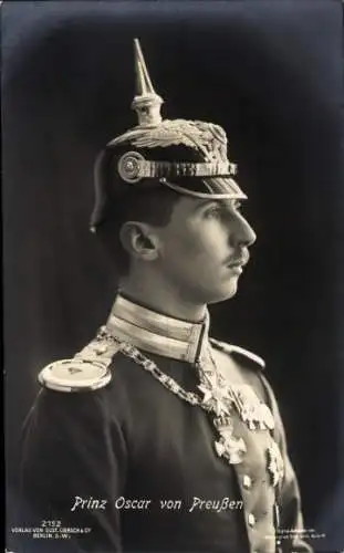 Ak Oskar Prinz von Preußen, Portrait in Uniform, Pickelhaube, Orden