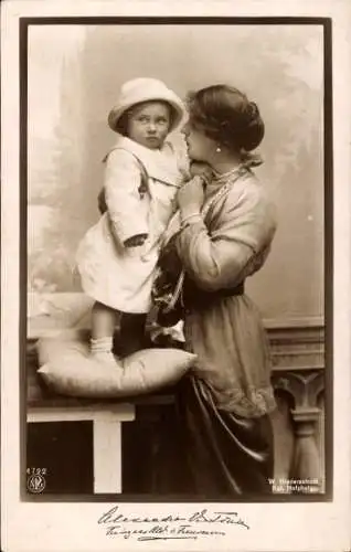Ak Prinzessin Alexandra Viktoria von Preußen mit Sohn Prinz Alexander Ferdinand, NPG 4792