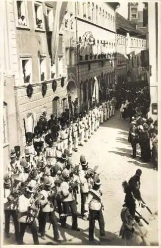 Foto Ak Oberndorf am Lech ?, Straßenpartie, Festumzug, Schützenfest ?