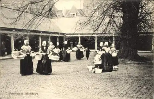 Ak Middelburg Zeeland Niederlande, Markt, Niederländische Tracht, Frauen mit Körben