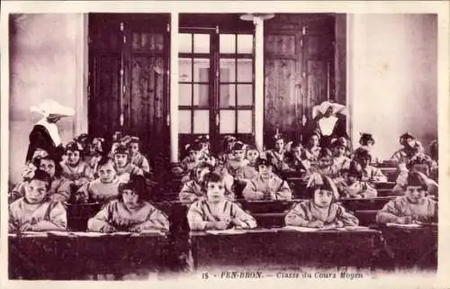 Ak La Turballe Loire-Atlantique, Pen Bron, Kinder im Klassenraum