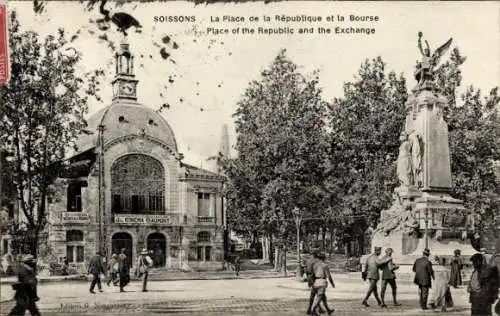 Ak Soissons Aisne, Place de la Republique et la Bourse
