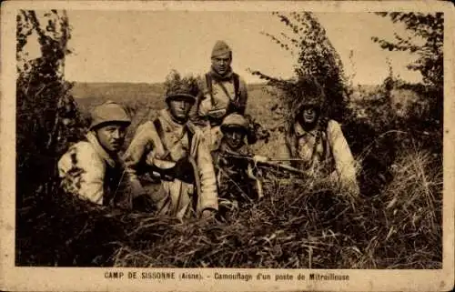 Ak Sissonne Aisne, Camp de Sissonne, Getarnter Maschinengewehrposten