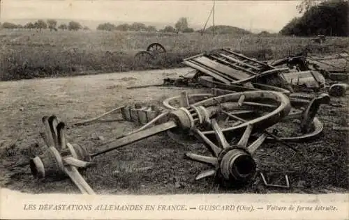 Ak Guiscard Oise, zerstörtes Landwirtschaftsgerät, 1. WK