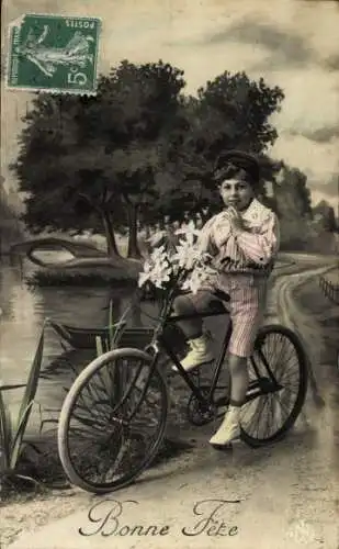 Ak Glückwunsch, Junge fährt Rad, Fahrrad, Blumen