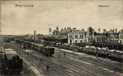Ak Brest Litowsk Weißrussland, Bahnhof, Gleisansicht