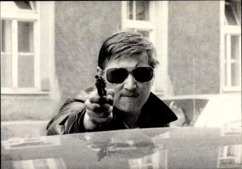 Ak Schauspieler Rainer Werner Fassbinder, Liebe ist kälter als der Tod