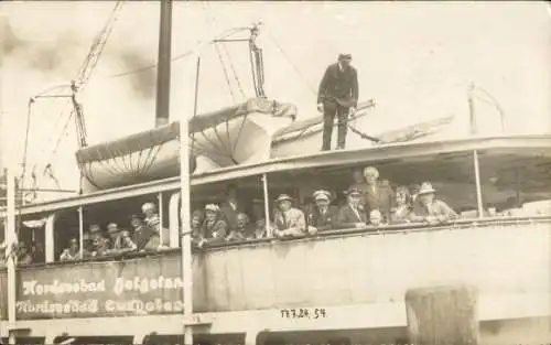 Foto Ak Dampfer, Fahrgäste, Nordseebad Helgoland
