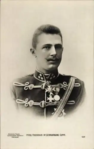 Ak Prinz Friedrich zu Schaumburg-Lippe, Portrait in Uniform, Orden
