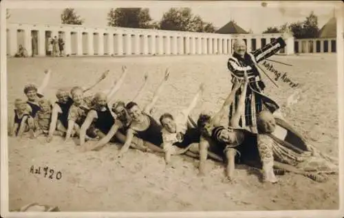 Foto Ak Ostseebad Grömitz in Holstein, Personen in Badeanzügen am Strand, 1927