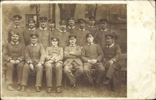 Foto Ak Berlin, Deutsche Soldaten in Uniformen, Gruppenaufnahme, I WK