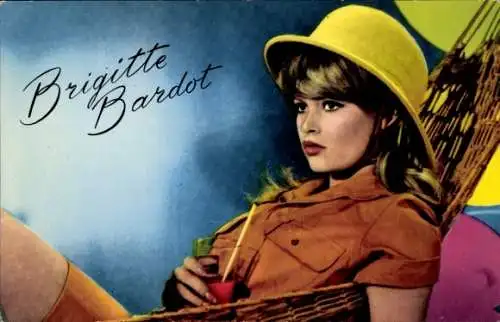 Ak Schauspielerin Brigitte Bardot in der Hängematte