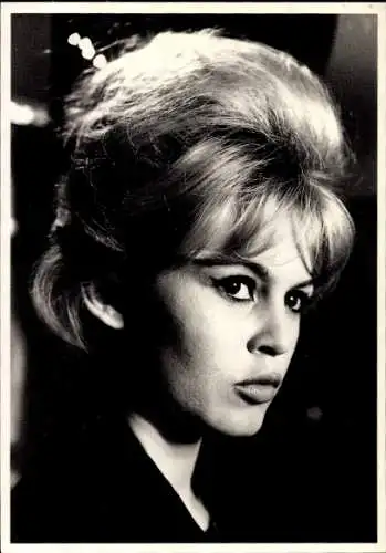 Ak Schauspielerin Brigitte Bardot, Portrait