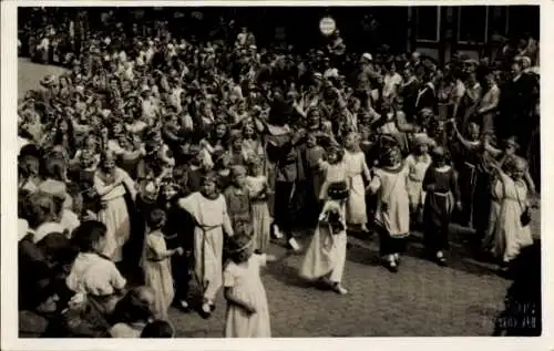 Foto Ak Hameln in Niedersachsen, Festzug, Rattenfänger, Kinder, historische Kostüme