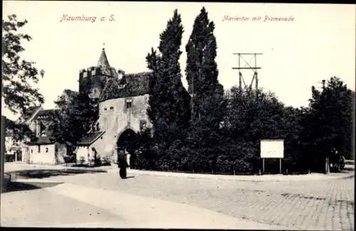 Ak Naumburg an der Saale, Marientor mit Promenade