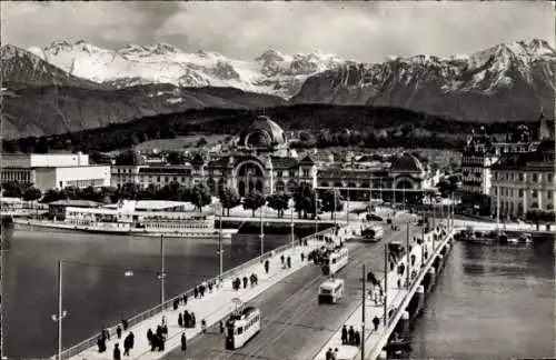 Ak Luzern Stadt Schweiz, Seebrücke und Bahnhof gegen die Unterwaldner Berge