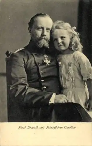 Ak Fürst Leopold IV zur Lippe mit Prinzessin Caroline, Portrait, Uniform, Orden