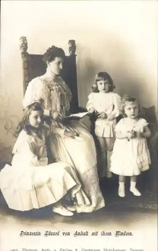 Ak Prinzessin Eduard von Anhalt mit Kindern